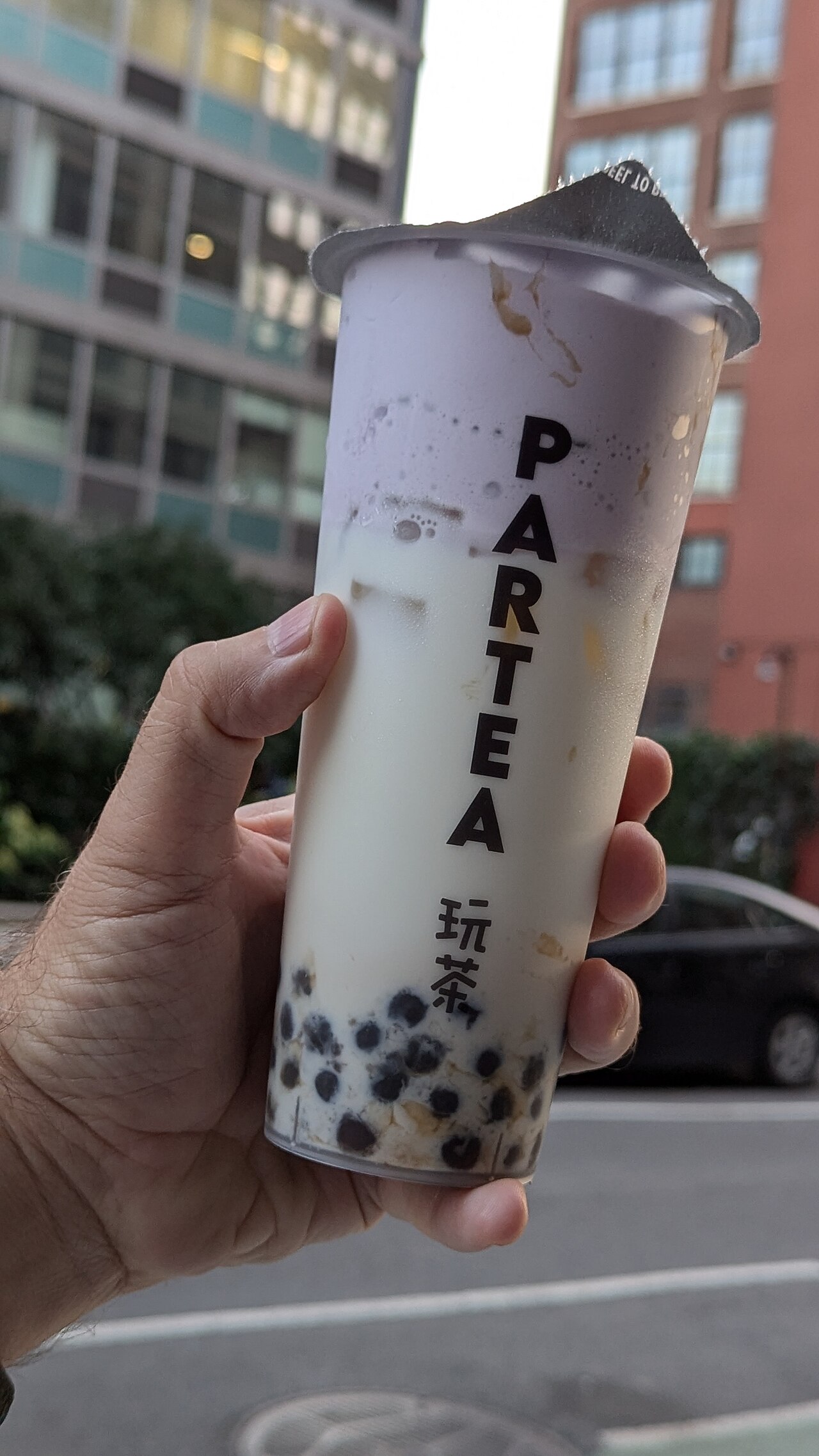 Bubble tea taro avec perles de tapioca